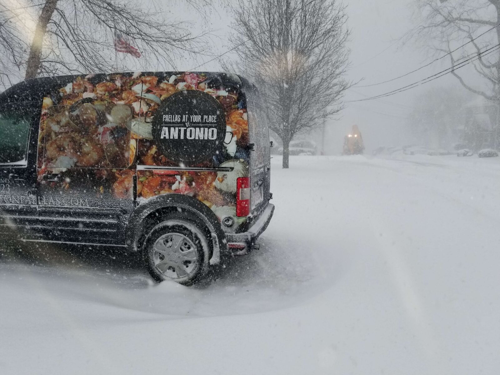 Paellas at your place by Antonio van in the snow