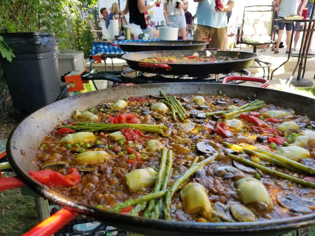 Paella pan with asparagus and other veggies